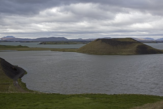 2011-07-03_18-02-43 island.jpg - Kleine Rundwanderung entlang der Pseudokrater am Myvaten